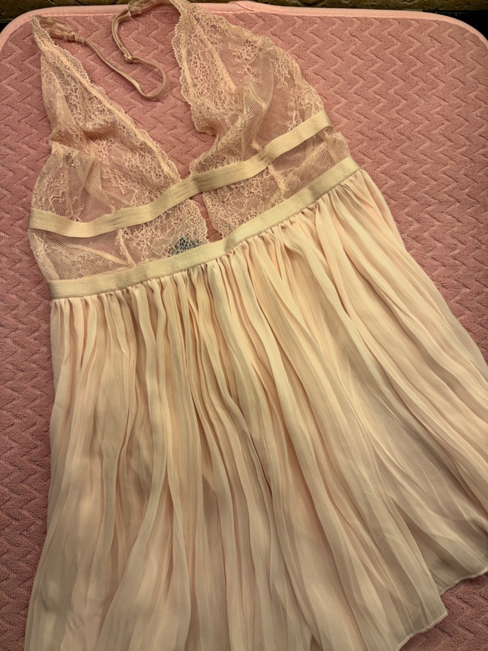 Victoria's Secret Lace & Chiffon Chemise in Blush